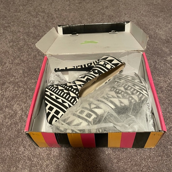 Black and white Aztec pattern platform heels - Picture 5 of 11